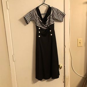 Size M, black and white 1950s style swing dress.